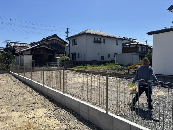 雑草育つ季節となりました。。。